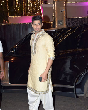 Sidharth Malhotra - Photos: Celebs At Anil Kapoor's Diwali Party In Juhu | Picture 1694724