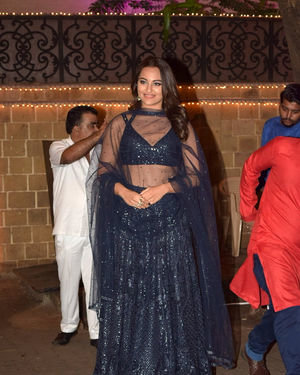 Sonakshi Sinha - Photos: Celebs At Anil Kapoor's Diwali Party In Juhu | Picture 1694663
