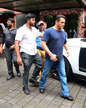 Photos: Bollywood Celebs At Arpita Khan's Home For Ganesh Chaturthi | Picture 1680015