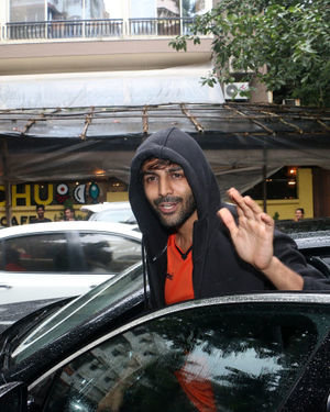 Kartik Aaryan - Photos: Celebs Spotted at Gym | Picture 1682891