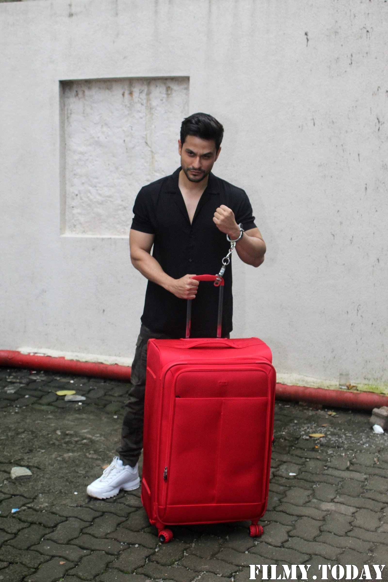 Photos: Kunal Khemu Spotted At Mehboob Studio | Picture 1687627