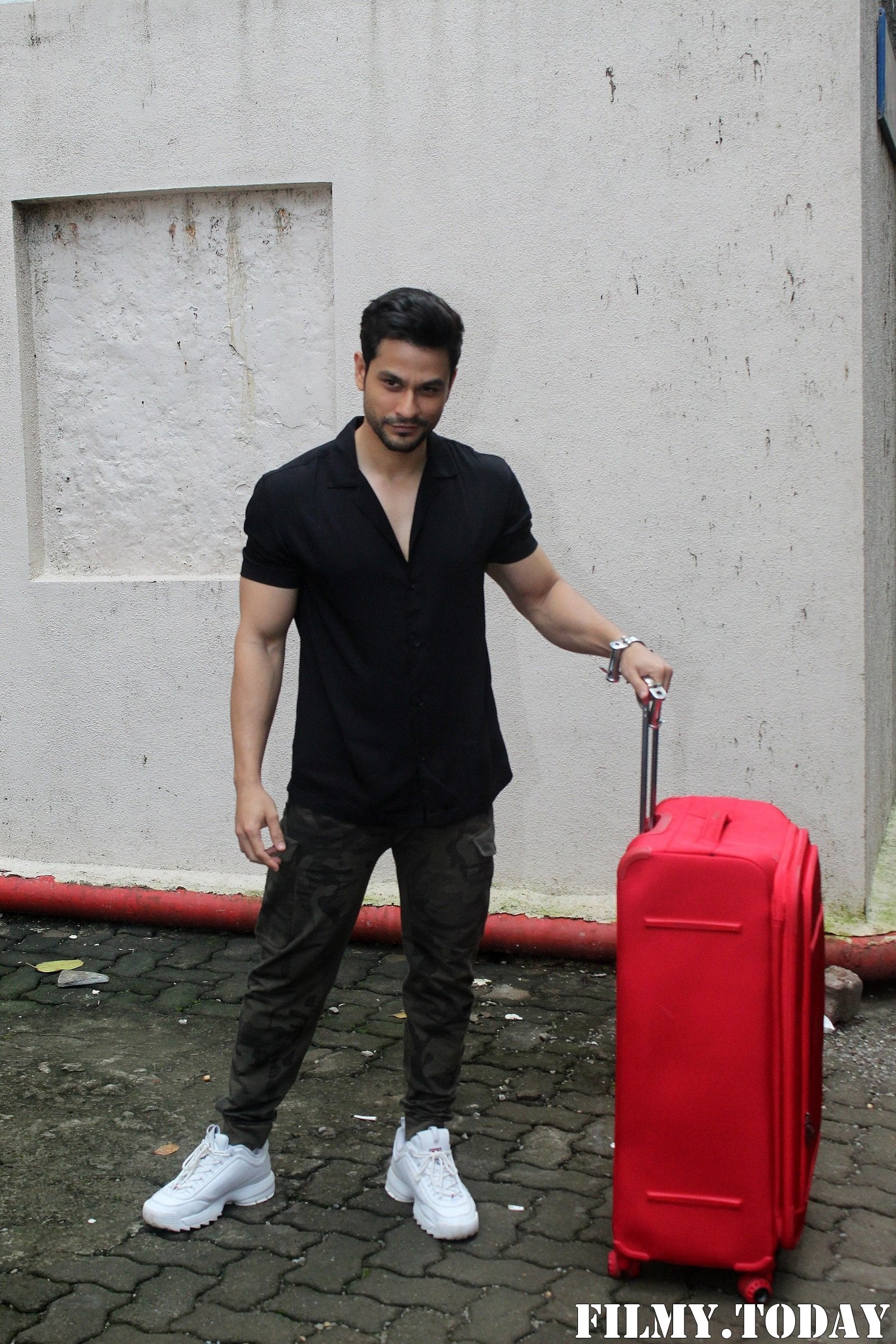 Photos: Kunal Khemu Spotted At Mehboob Studio | Picture 1687624