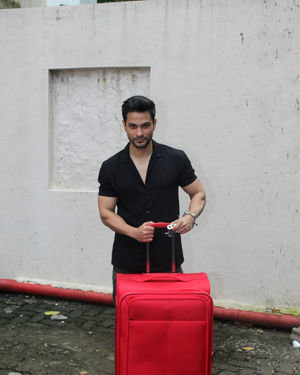 Photos: Kunal Khemu Spotted At Mehboob Studio | Picture 1687625