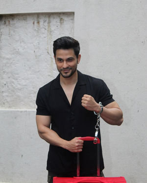 Photos: Kunal Khemu Spotted At Mehboob Studio | Picture 1687629
