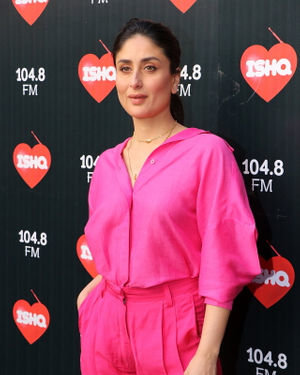 Kareena Kapoor - Photos: Celebs At Recording Of What Women Want At Mehboob Studio | Picture 1718882