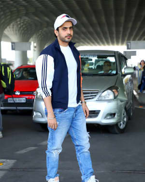 Photos: Celebs Snapped At Airport As They Leave For Filmfare Awards | Picture 1721696