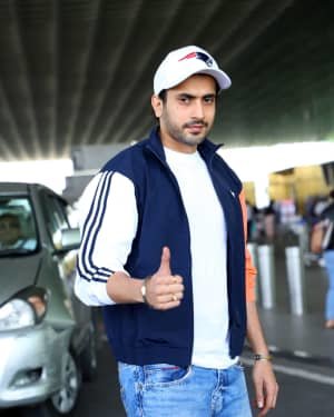 Photos: Celebs Snapped At Airport As They Leave For Filmfare Awards | Picture 1721697