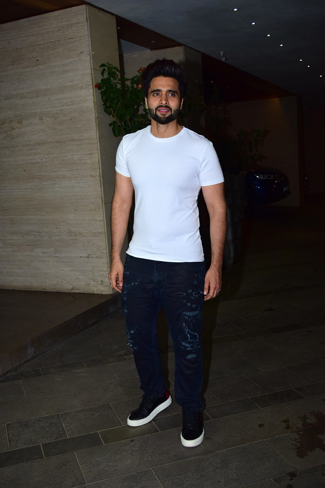 Jackky Bhagnani - Photos: Coolie No 1 Wrap Up Party At Jackky Bhagnani's House | Picture 1724269