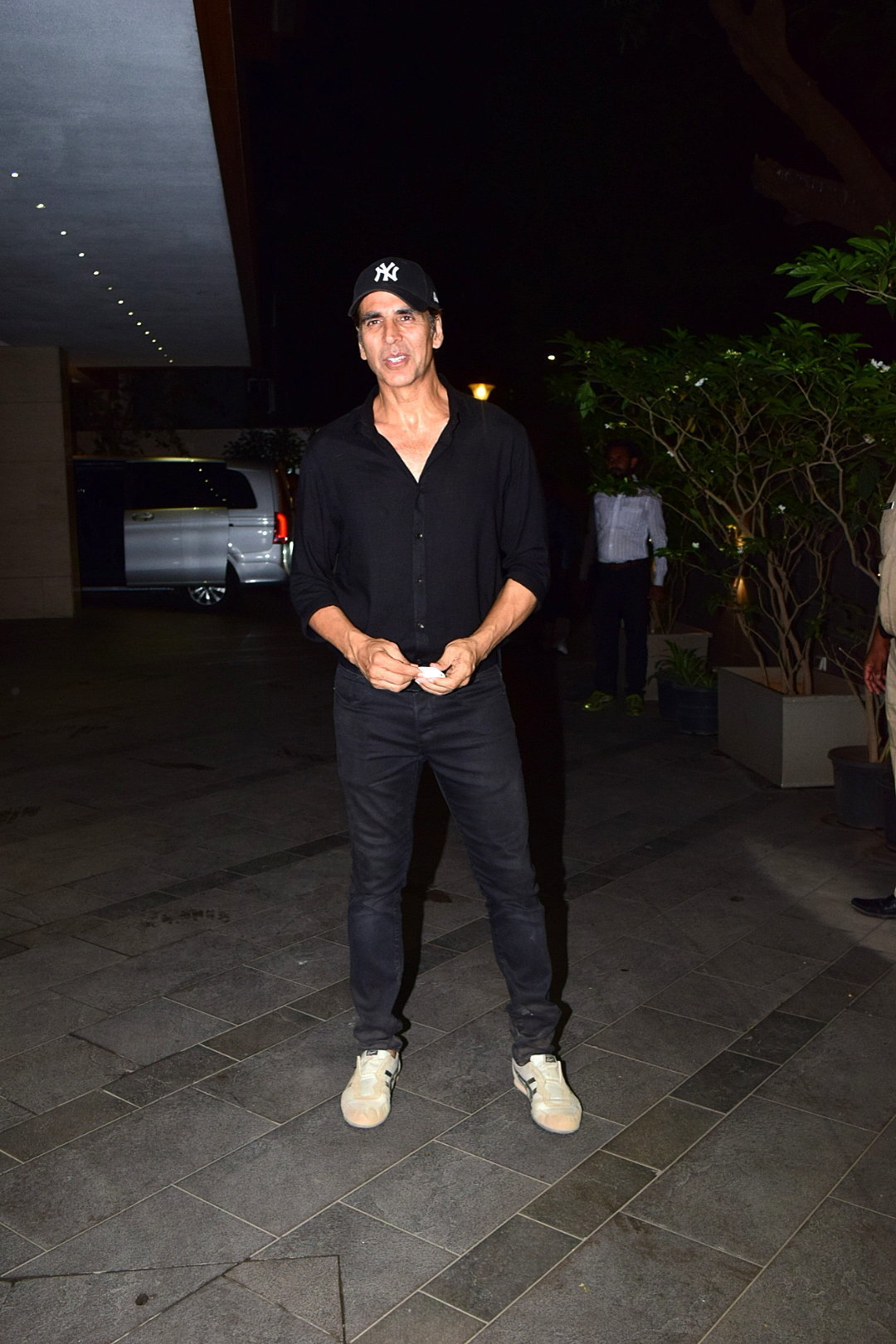 Akshay Kumar - Photos: Coolie No 1 Wrap Up Party At Jackky Bhagnani's House | Picture 1724219