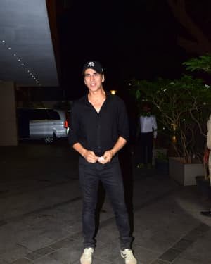 Akshay Kumar - Photos: Coolie No 1 Wrap Up Party At Jackky Bhagnani's House | Picture 1724219