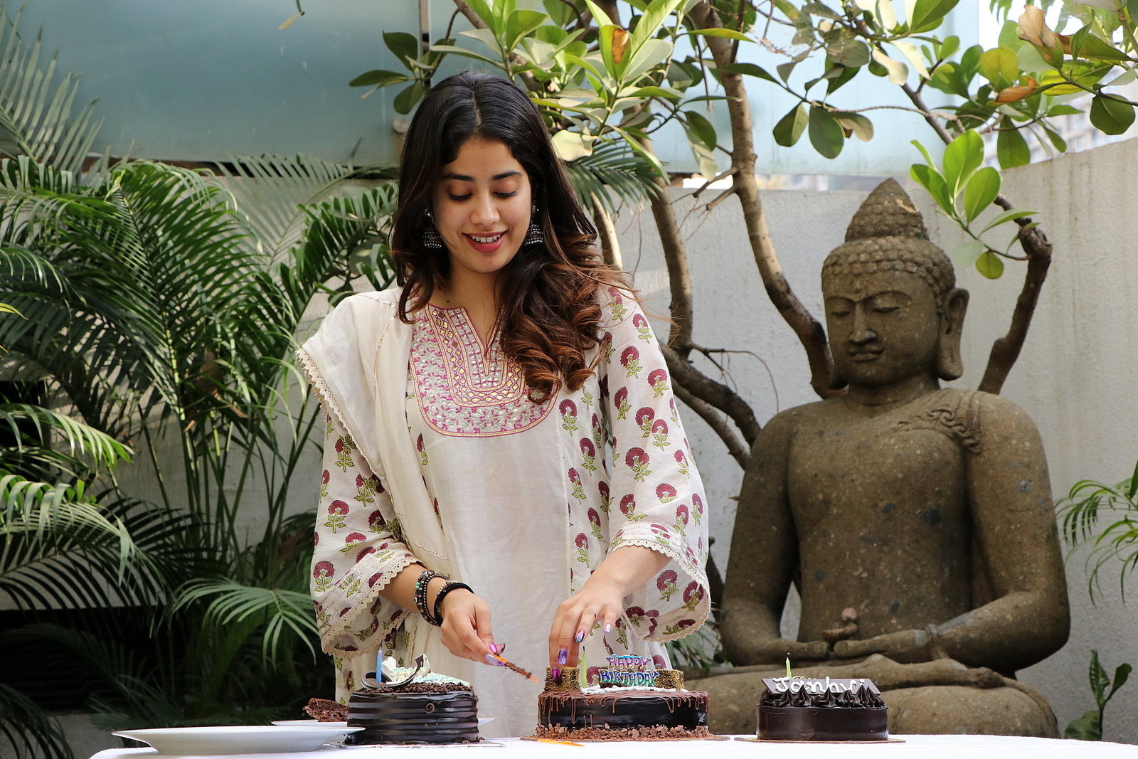 Photos: Jhanvi Kapoor Celebrates Her Birthday With Media | Picture 1725309