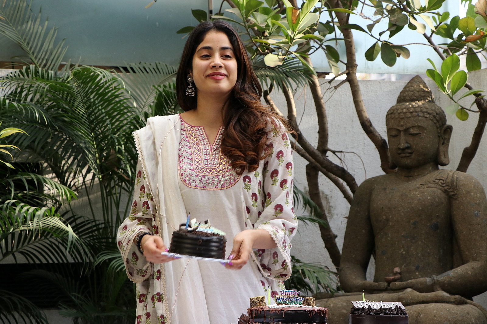 Photos: Jhanvi Kapoor Celebrates Her Birthday With Media | Picture 1725313