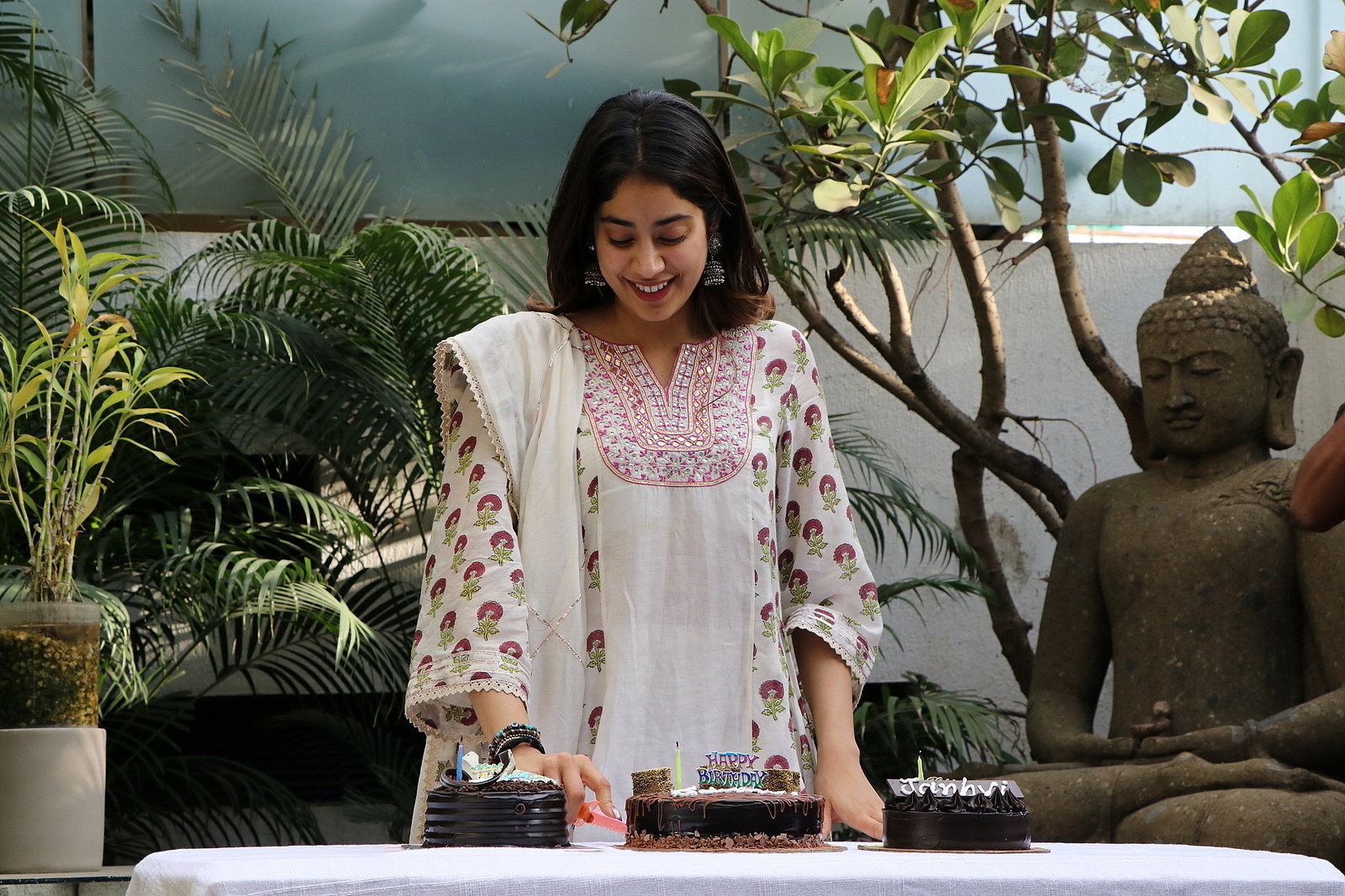Photos: Jhanvi Kapoor Celebrates Her Birthday With Media | Picture 1725314