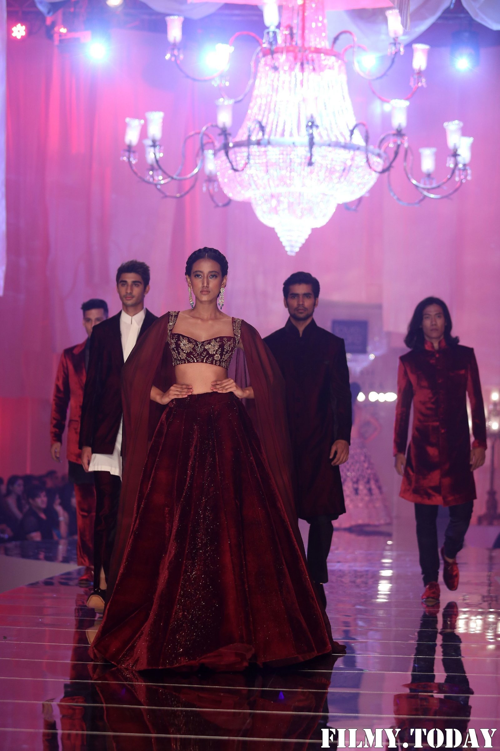 Photos: Manish Malhotra's Show At Lakme Fashion Week In Mumbai | Picture 1677117