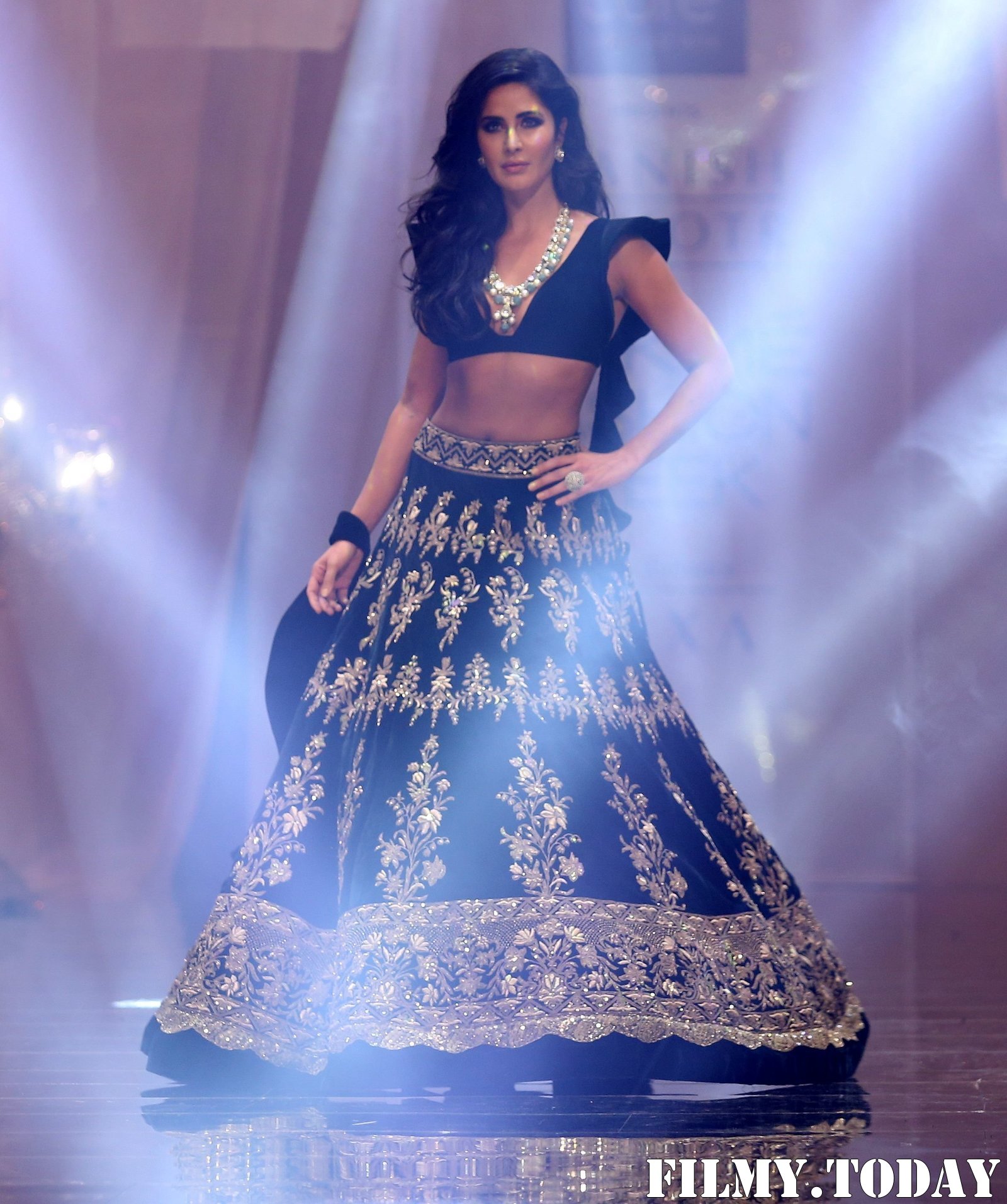 Katrina Kaif - Photos: Manish Malhotra's Show At Lakme Fashion Week In Mumbai | Picture 1677113