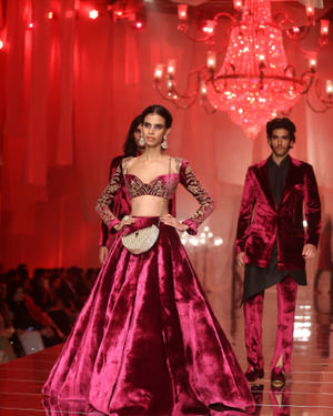 Photos: Manish Malhotra's Show At Lakme Fashion Week In Mumbai | Picture 1677105