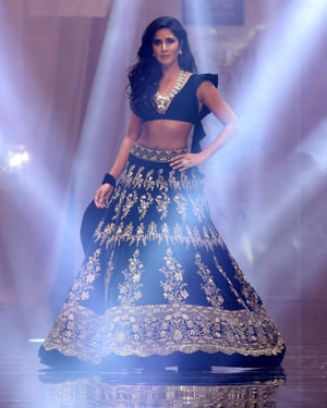 Katrina Kaif - Photos: Manish Malhotra's Show At Lakme Fashion Week In Mumbai | Picture 1677113