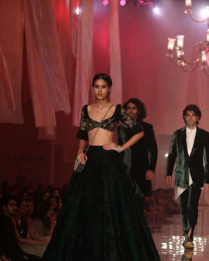 Photos: Manish Malhotra's Show At Lakme Fashion Week In Mumbai | Picture 1677098