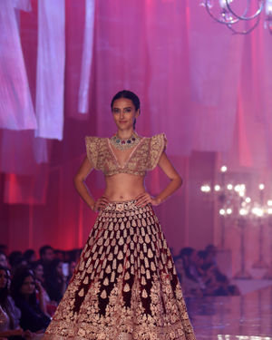Photos: Manish Malhotra's Show At Lakme Fashion Week In Mumbai | Picture 1677092