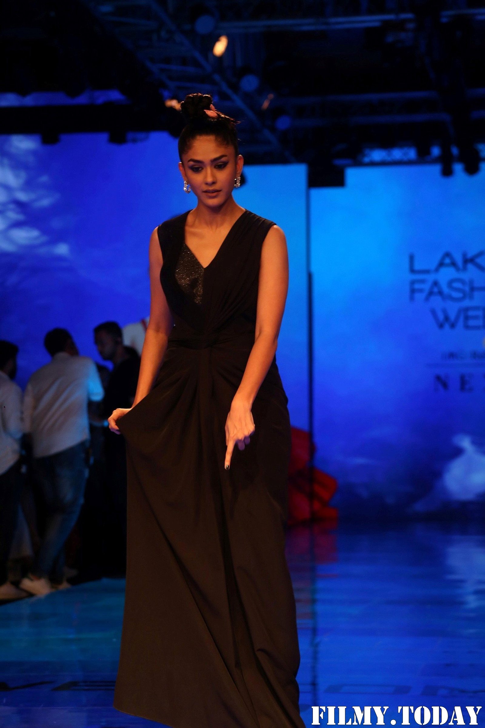 Mrunal Thakur - Photos: Lakme Fashion Week Winter Festive 2019 | Picture 1677556