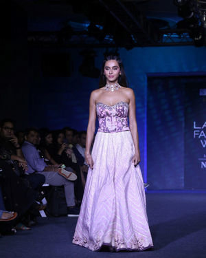 Shibani Dandekar - Photos: Lakme Fashion Week 2019 - Day 4 | Picture 1678256