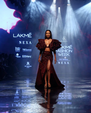 Malaika Arora - Photos: Lakme Fashion Week Winter Festive 2019