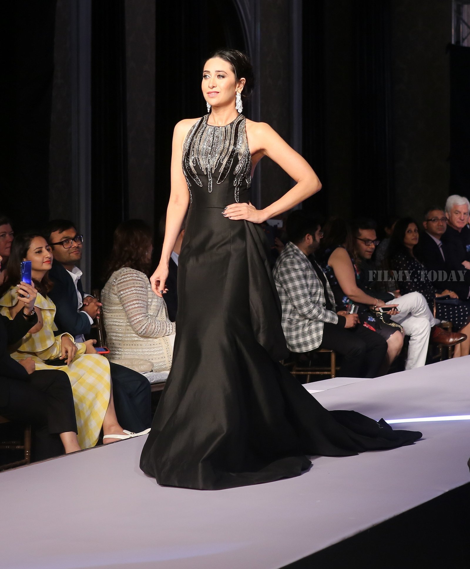Karisma Kapoor - Photos: Celebs Walks The Ramp at Forever Mark's Red Carpet Collection Show | Picture 1632605