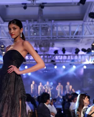 Photos: Celebs Walks The Ramp at Forever Mark's Red Carpet Collection Show | Picture 1632587