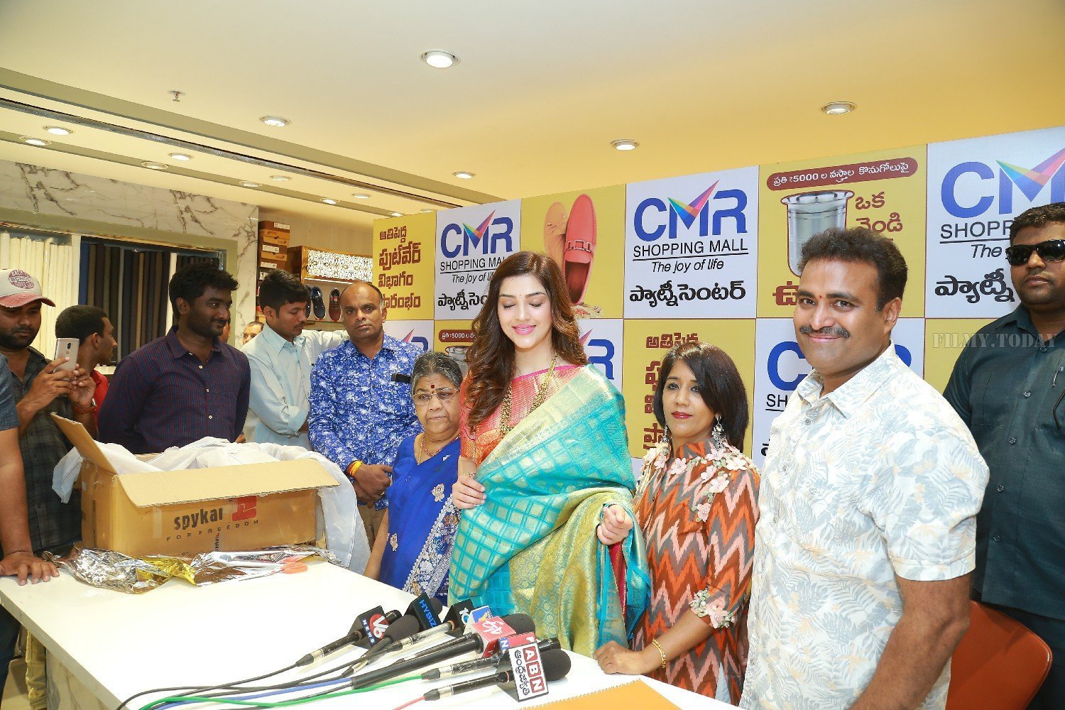 Photos : Inaugration Of Footwear and Men's Branded Clothing in CMR Shopping Mall | Picture 1632985