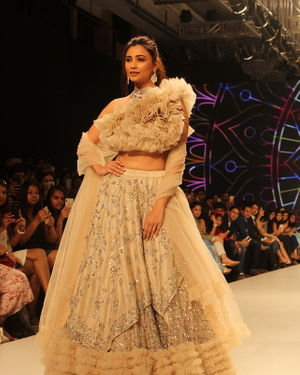 Daisy Shah - Photos: Bombay Times Fashion Week 2019 - Pallavi Ghosh Show | Picture 1691875