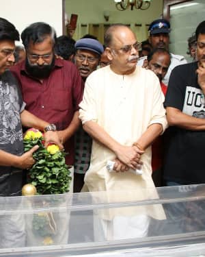 Photos: Celebs Pays Last Respect To Director Mahendran
