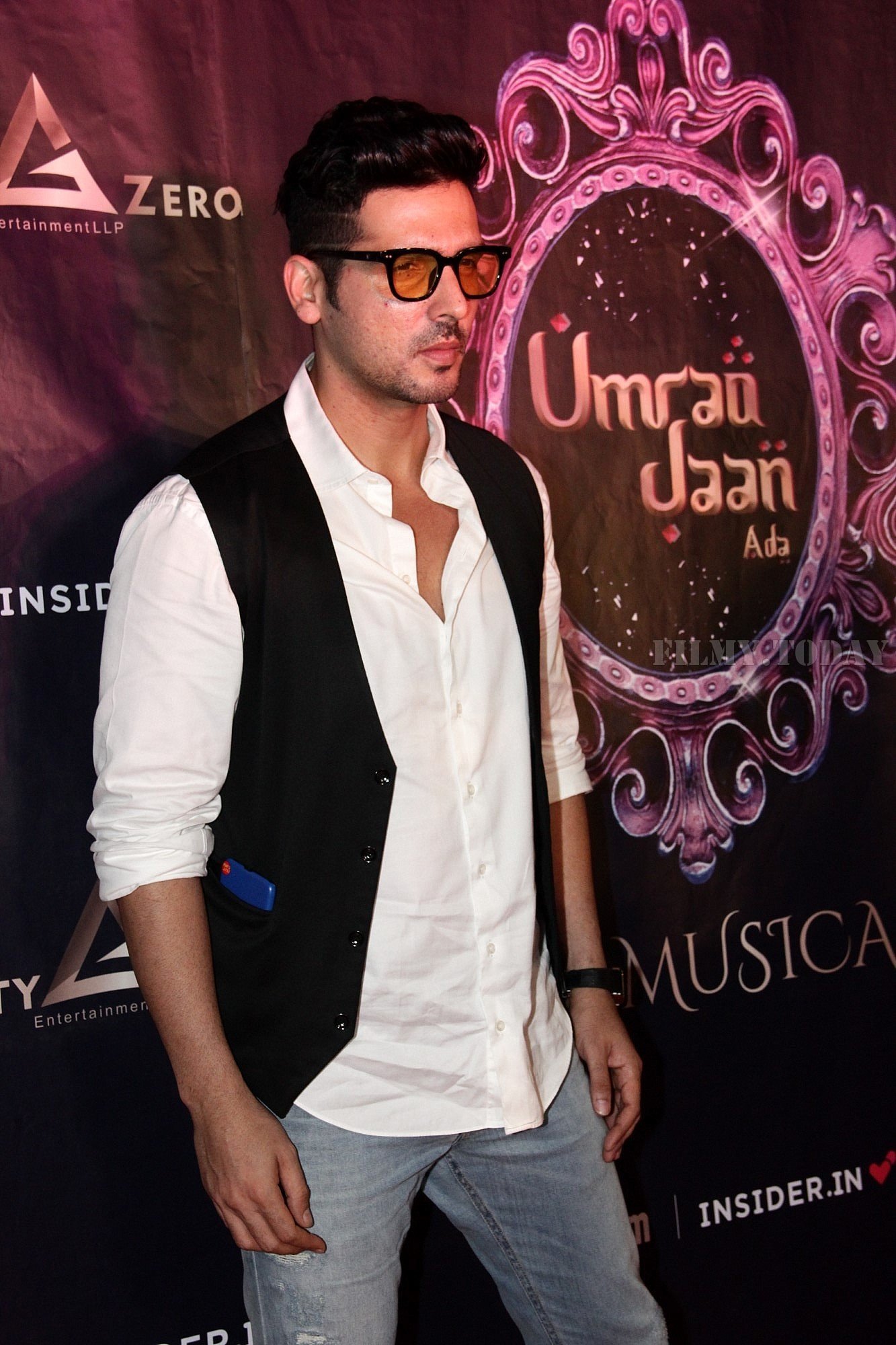 Photos: Celebs At The Premiere Of The Musical Theater 'umrao Jaan' | Picture 1649740
