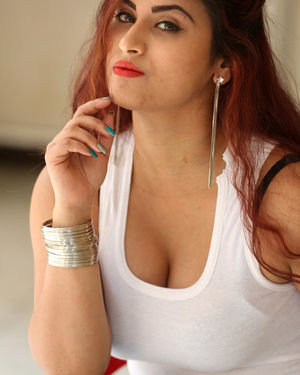 Gunnjan Aras - Wife I Movie Press Meet Photos | Picture 1711249