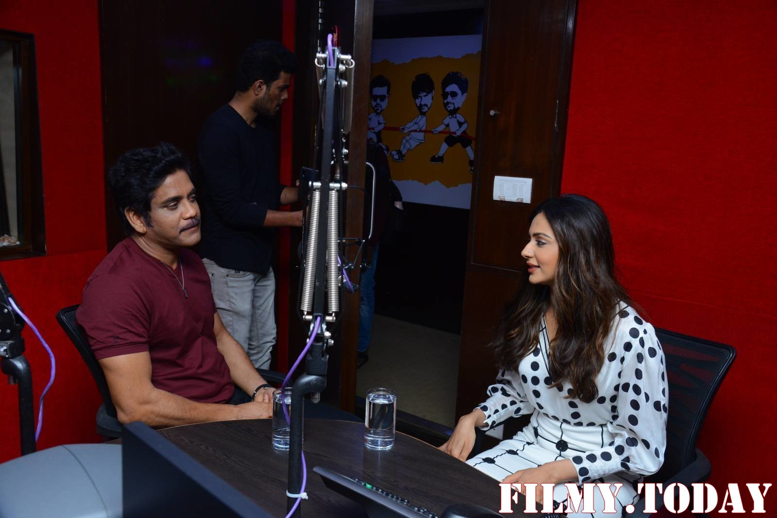 Nagarjuna And Rakul At Red FM For Manmadhudu 2 Second Single Launch Photos | Picture 1669988