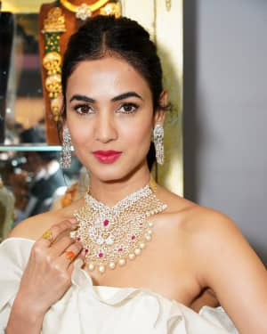 Photos: Sonal Chauhan Unveiling The Statement Show Exhibition