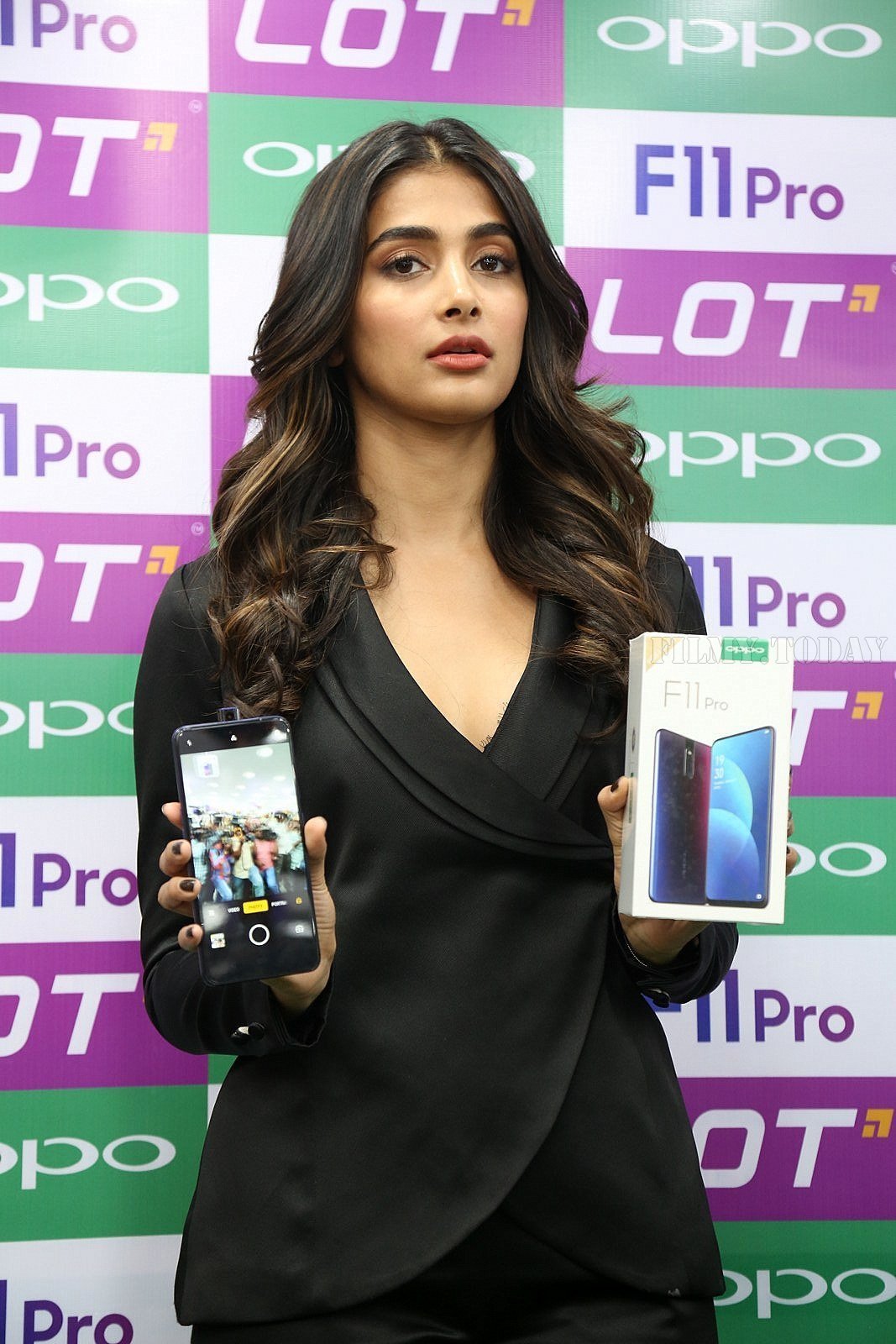 Photos: Pooja Hegde Launched Oppo F11 Pro Mobile At LOT Mobiles | Picture 1635918