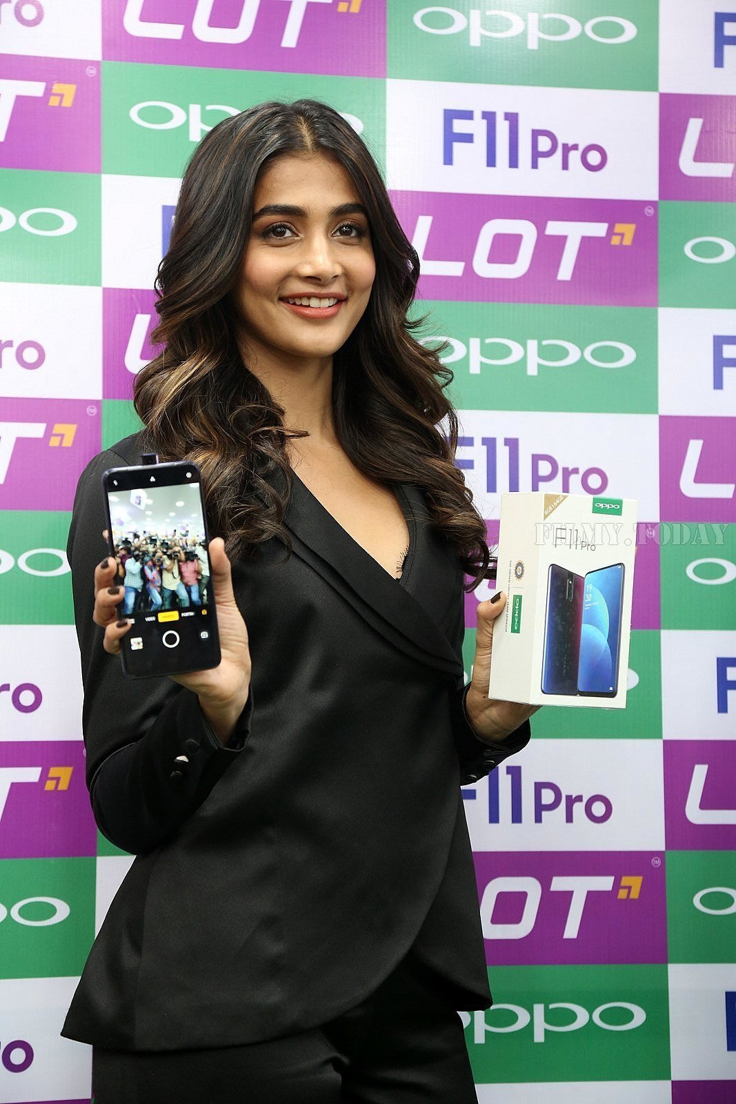 Photos: Pooja Hegde Launched Oppo F11 Pro Mobile At LOT Mobiles | Picture 1635922