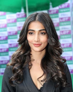 Photos: Pooja Hegde Launched Oppo F11 Pro Mobile At LOT Mobiles | Picture 1635897