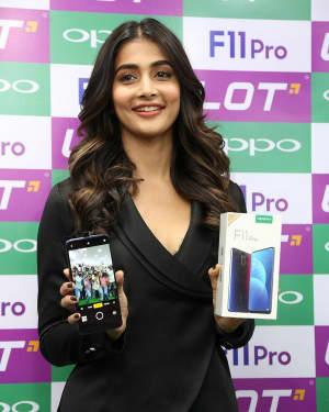 Photos: Pooja Hegde Launched Oppo F11 Pro Mobile At LOT Mobiles | Picture 1635920