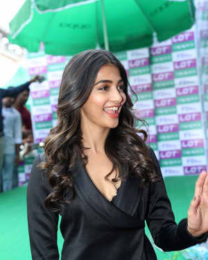 Photos: Pooja Hegde Launched Oppo F11 Pro Mobile At LOT Mobiles | Picture 1635894