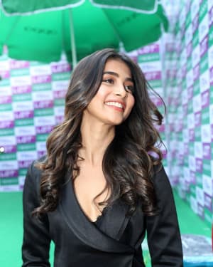 Photos: Pooja Hegde Launched Oppo F11 Pro Mobile At LOT Mobiles | Picture 1635892