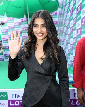 Photos: Pooja Hegde Launched Oppo F11 Pro Mobile At LOT Mobiles | Picture 1635891