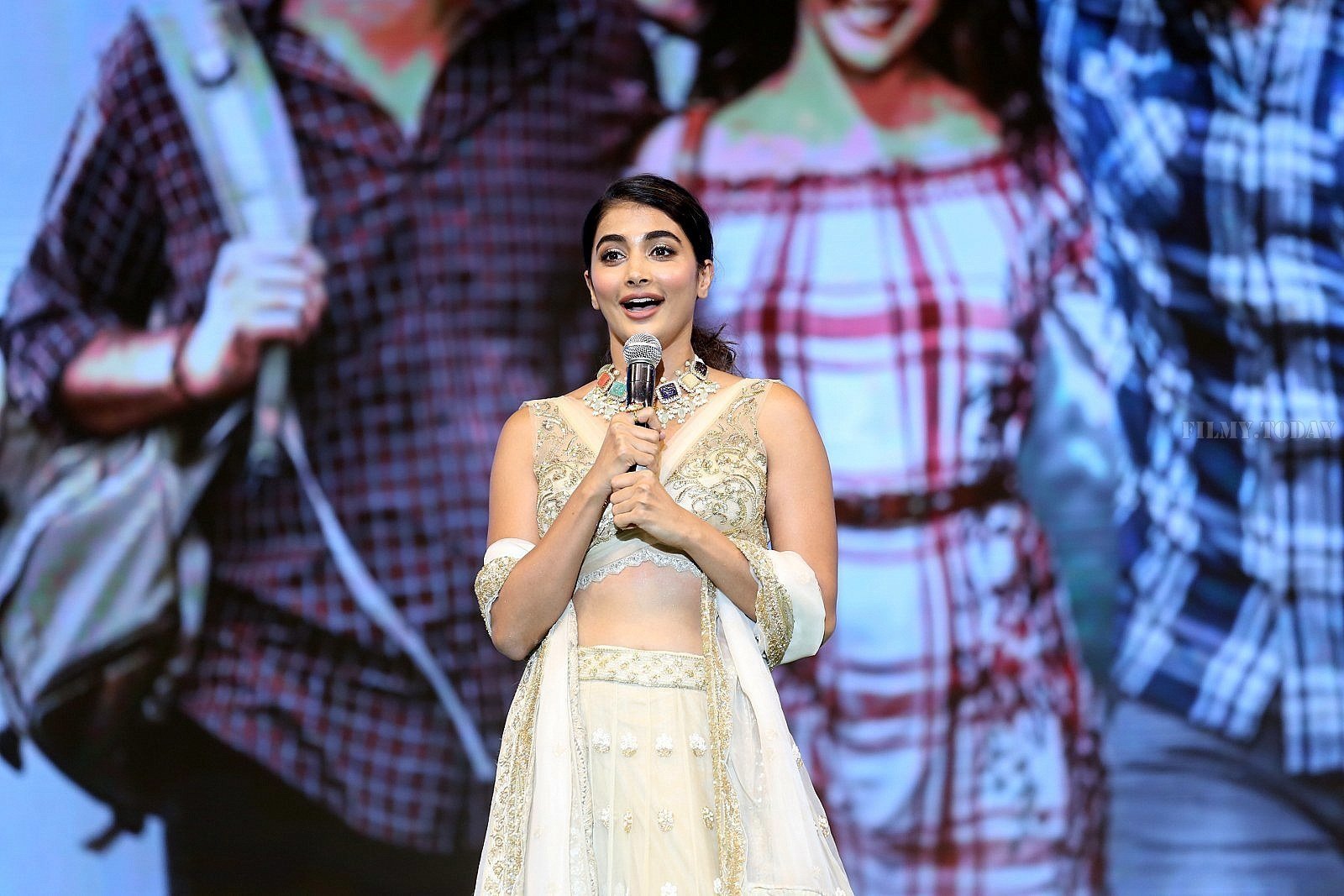 Pooja Hegde - Maharshi Movie Pre Release Event Pictures | Picture 1645328