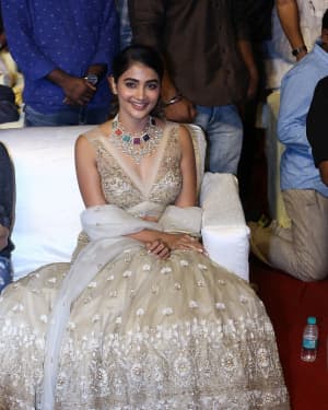 Pooja Hegde - Maharshi Movie Pre Release Event Pictures | Picture 1645302
