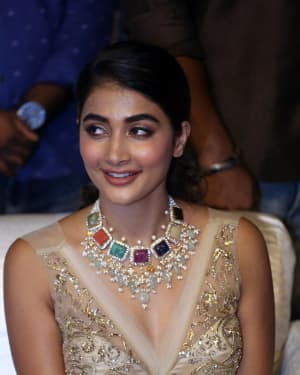 Pooja Hegde - Maharshi Movie Pre Release Event Pictures | Picture 1645305