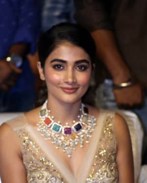 Pooja Hegde - Maharshi Movie Pre Release Event Pictures | Picture 1645301