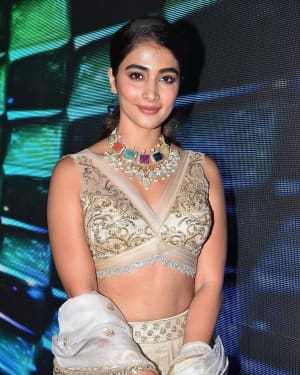 Pooja Hegde - Maharshi Movie Pre Release Event Pictures | Picture 1645387