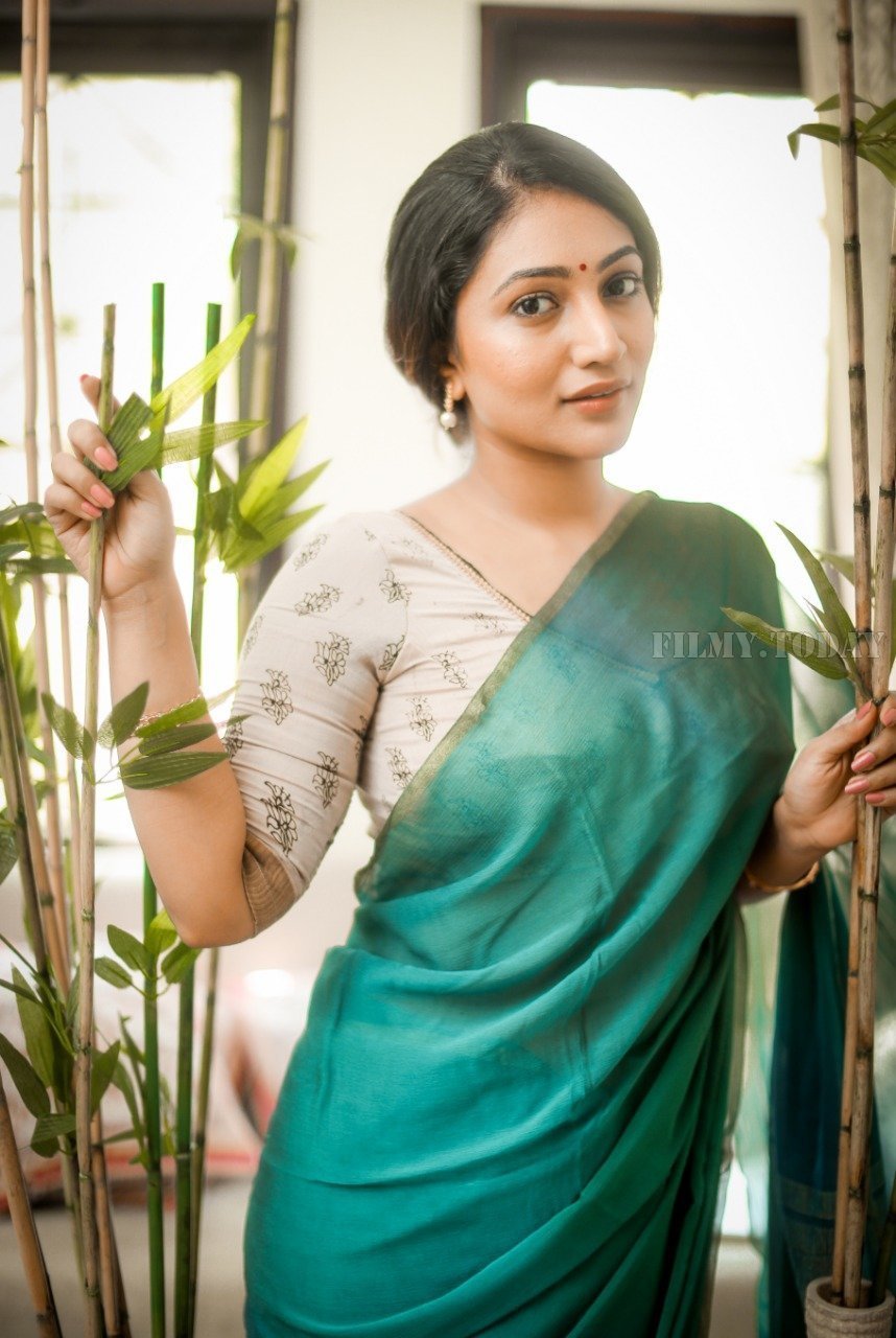 Bommu Lakshmi Latest Photoshoot | Picture 1645651