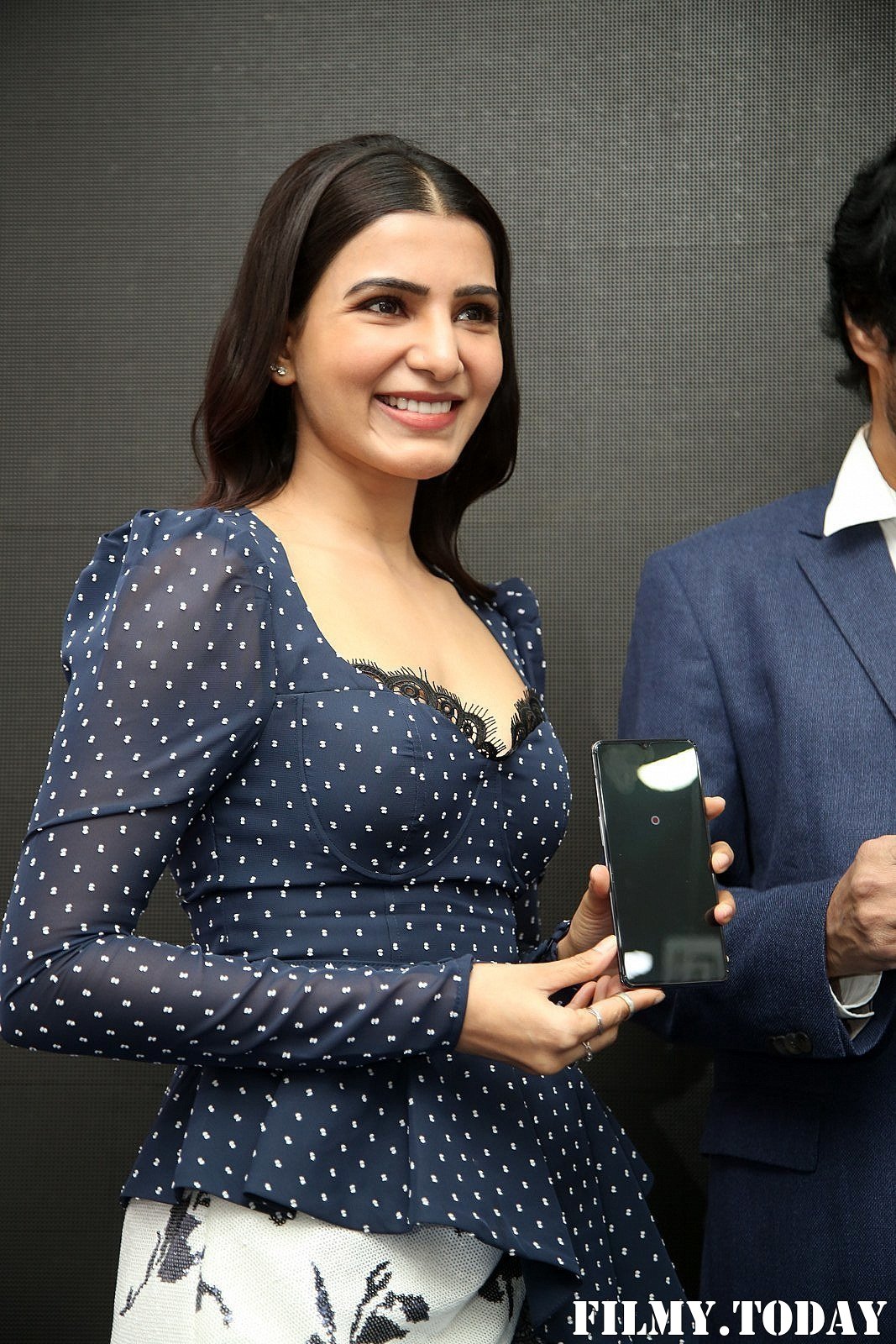 Samantha Launches Oneplus Mobiles At Big C | Picture 1690700