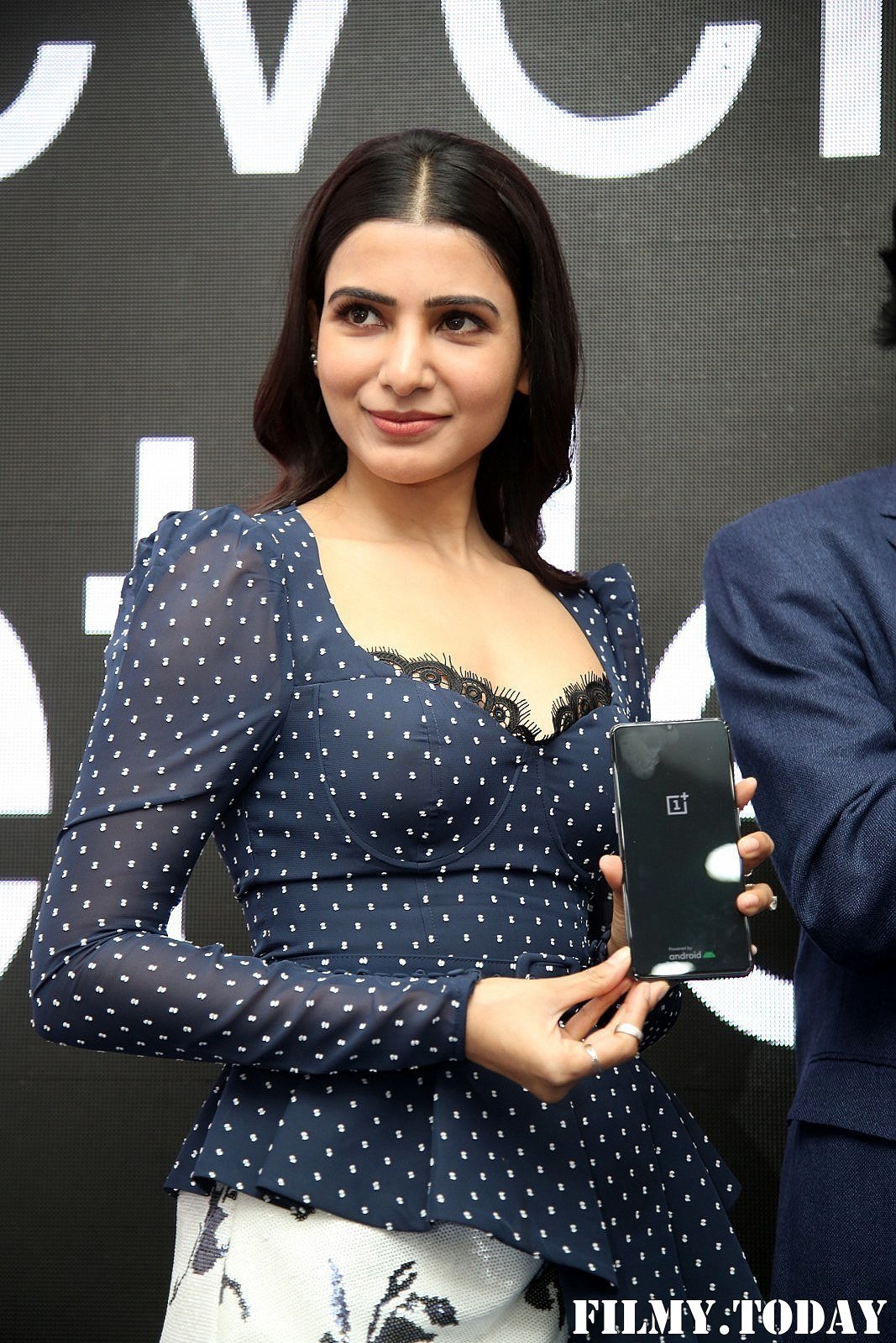Samantha Launches Oneplus Mobiles At Big C | Picture 1690699